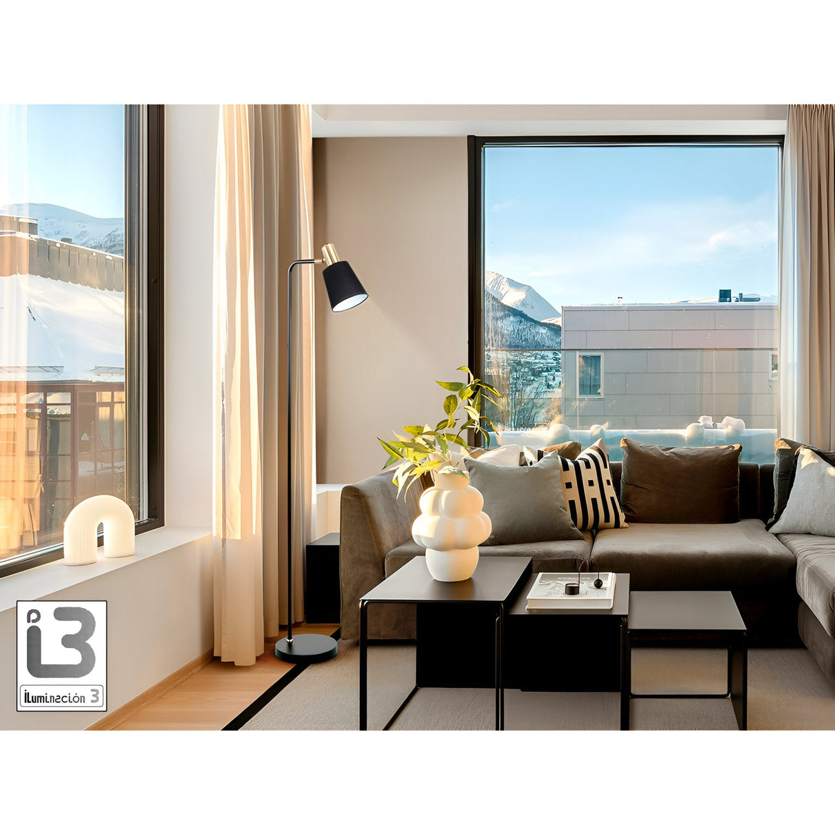 Gisela Floor Lamp - Matte Black/Brass