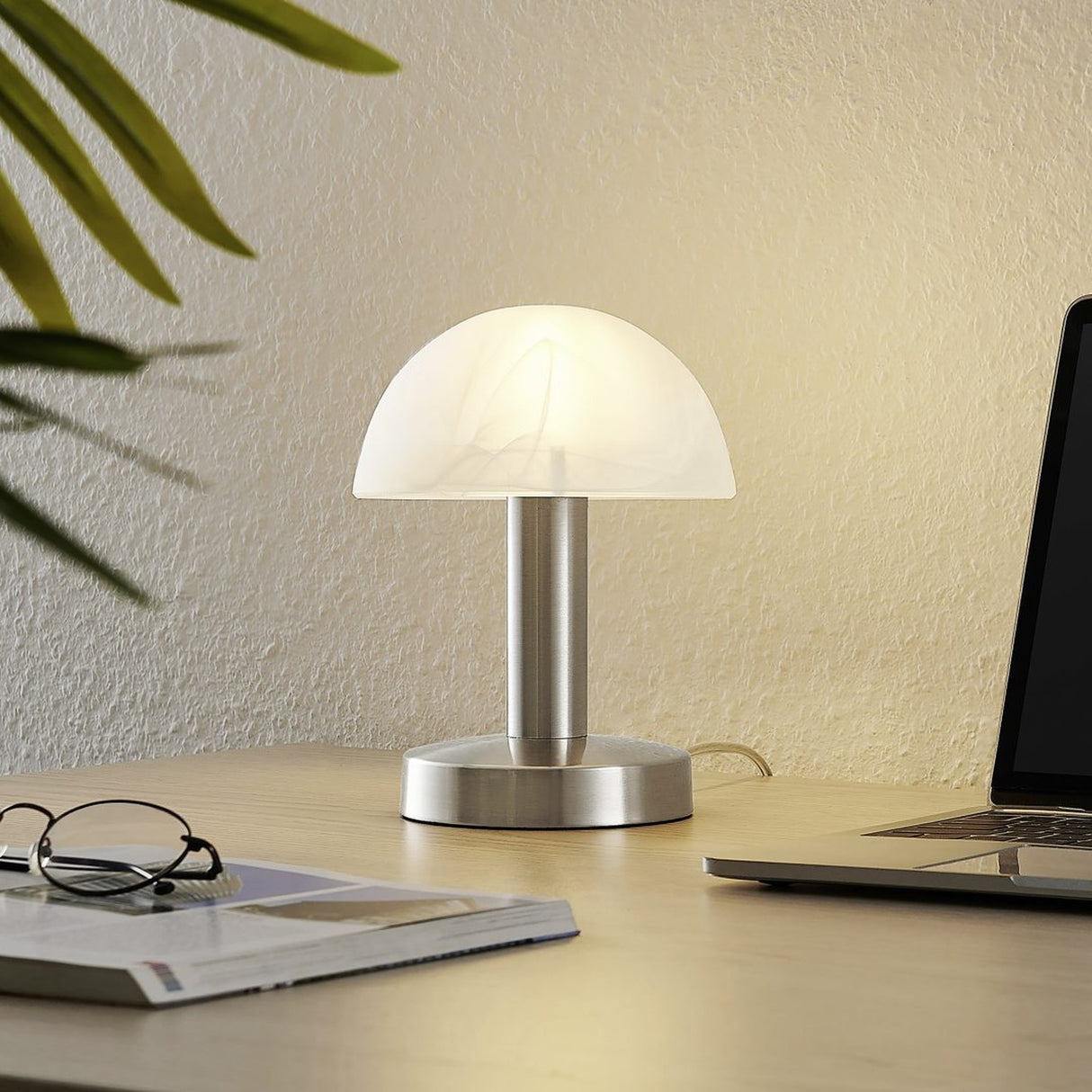 Fynn II Glass Table Lamp – Satin Nickel