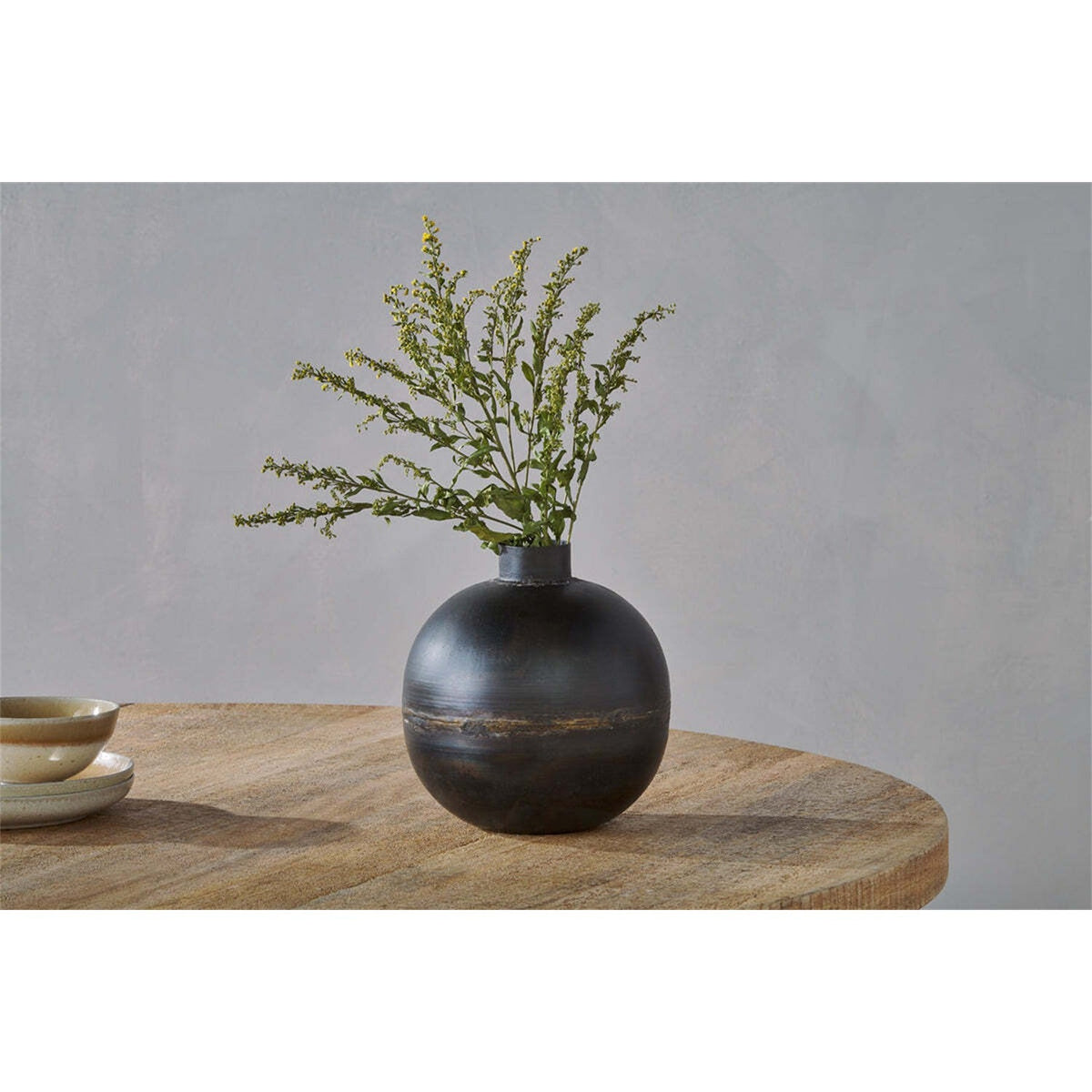 Endo Recycled Iron Vase - Black
