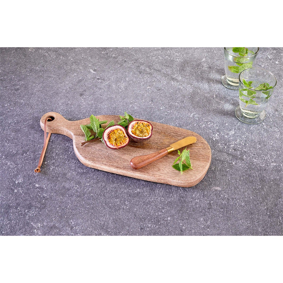 Jabari Medium Mango Wood Chopping Board - Natural