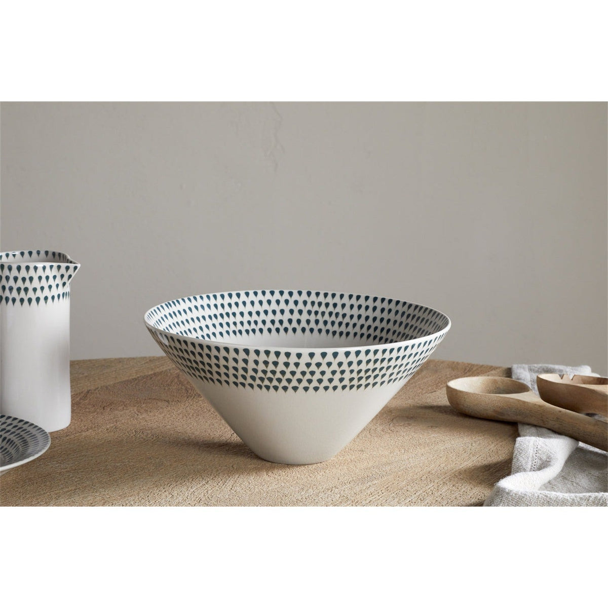 Juniper Drop Medium Serving Bowl - Cream & Juniper
