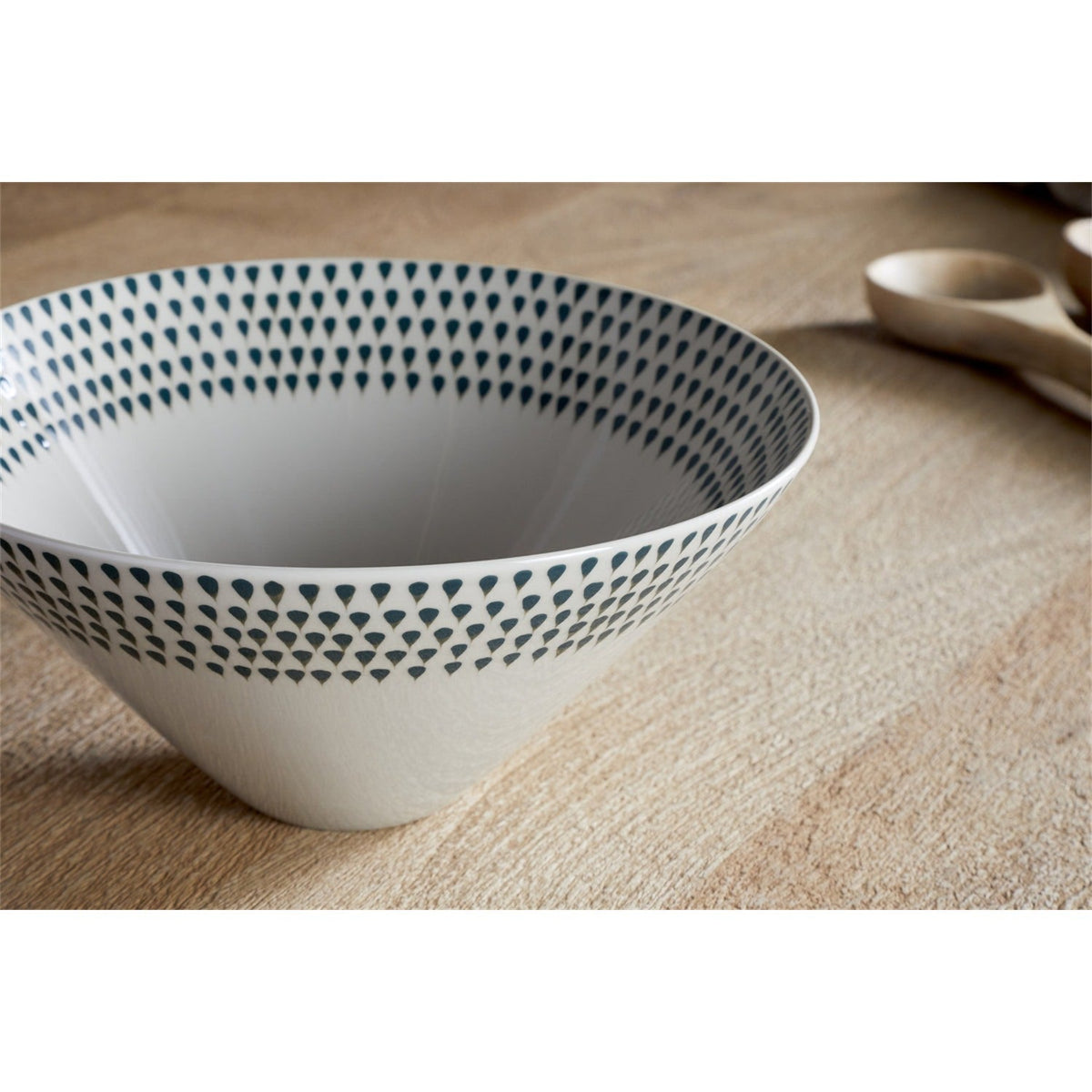 Juniper Drop Medium Serving Bowl - Cream & Juniper