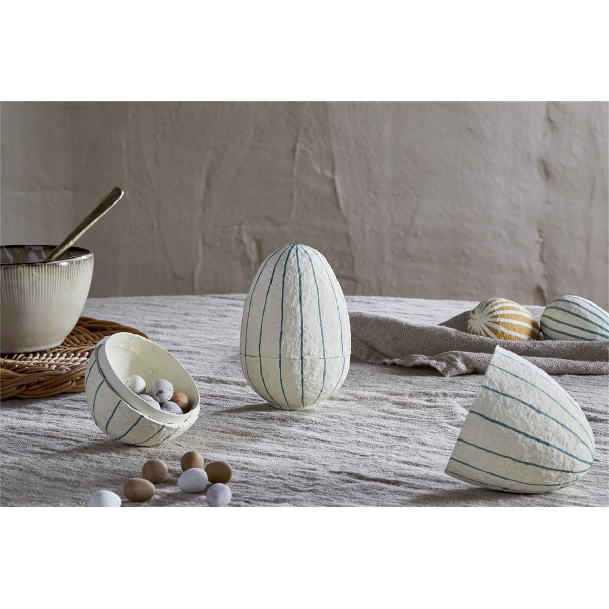 Surya Opening Egg Easter Decoration - Teal & Cream