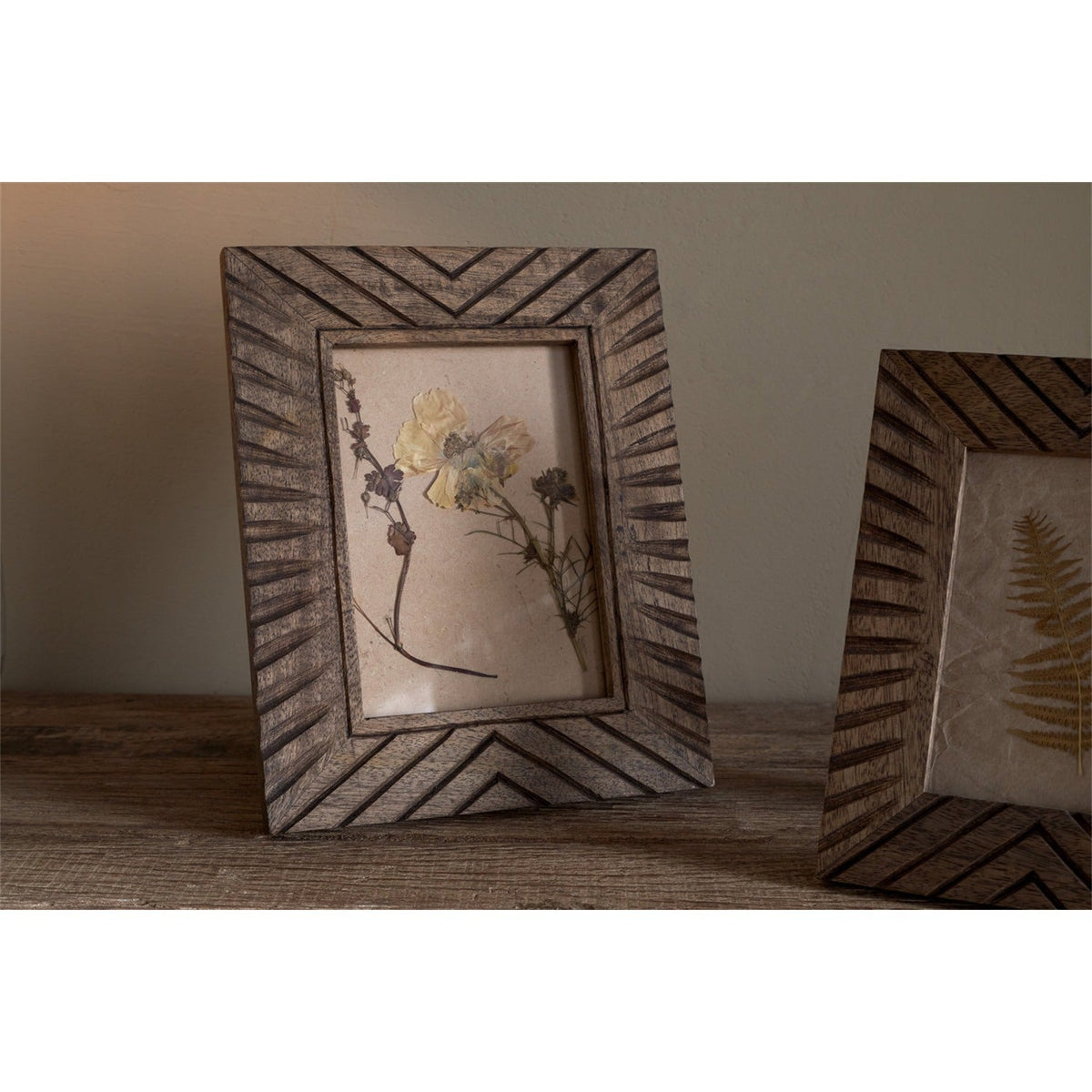 Janoni 5 x 7 Carved Mango Wood Photo Frame - Natural
