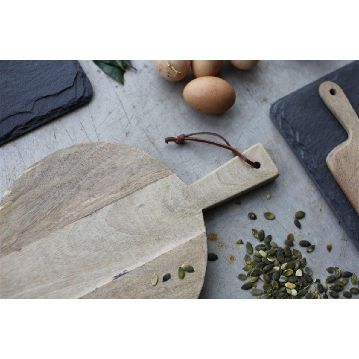 Medium Round Mango Wood Pizza Board - Natural