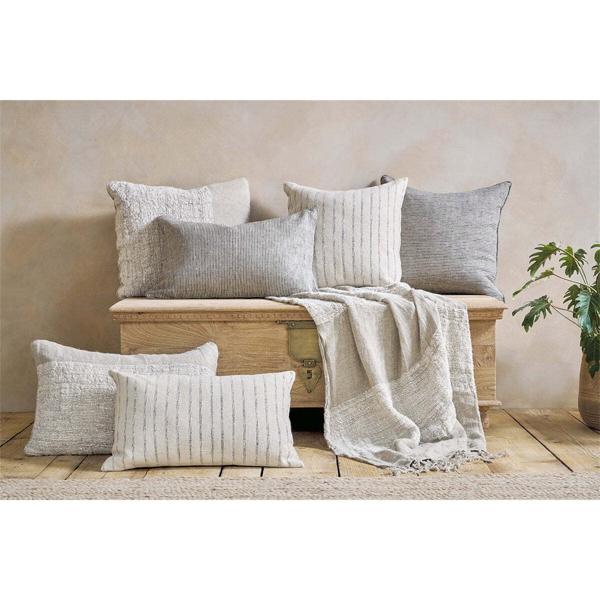 Puli 140 x 200cm Recycled Linen Throw - Natural