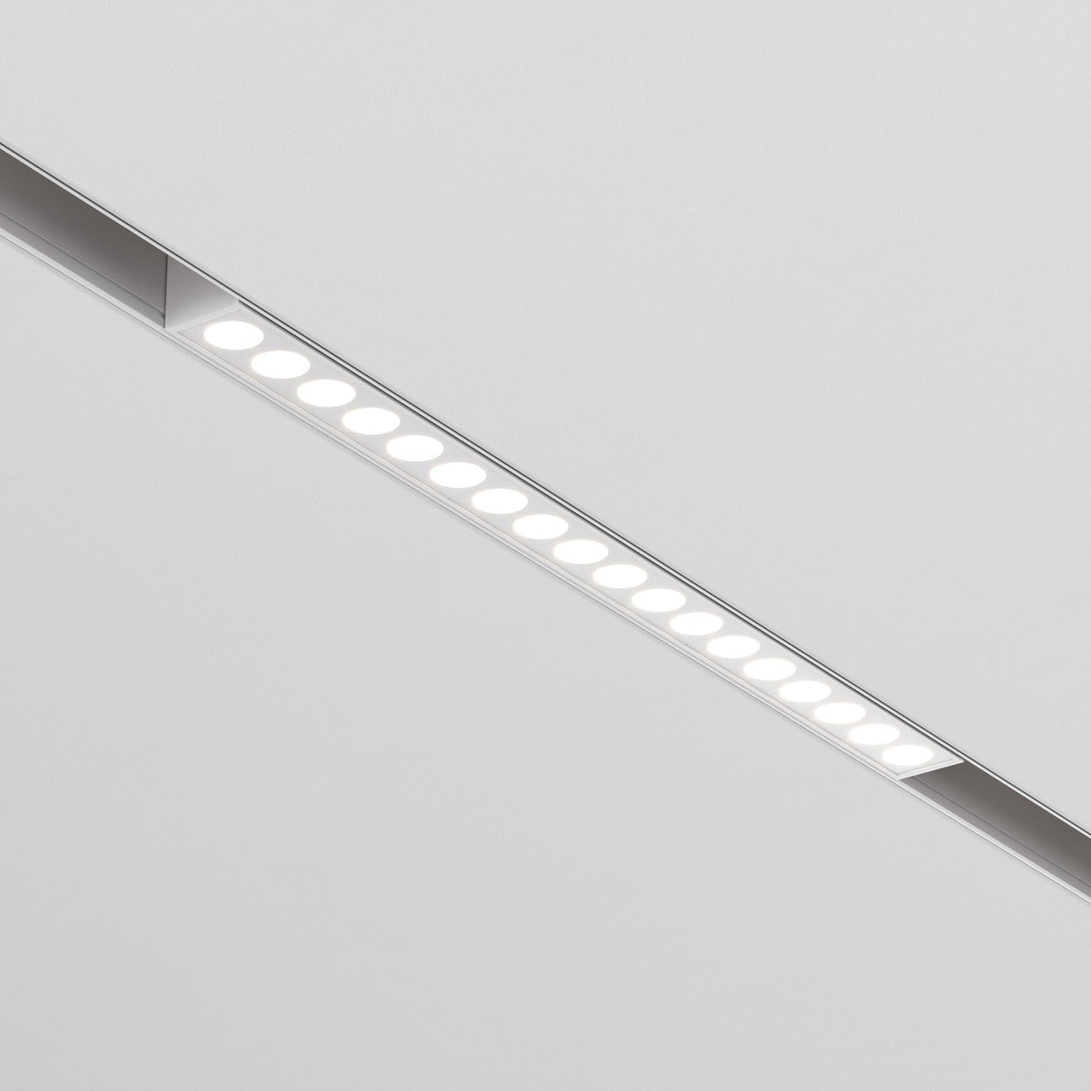Installed in a white ceiling, the Points LED Linear Track Light for Magnetic Exility combines an 18W system with energy-efficient 4000K technology to provide bright, even illumination.