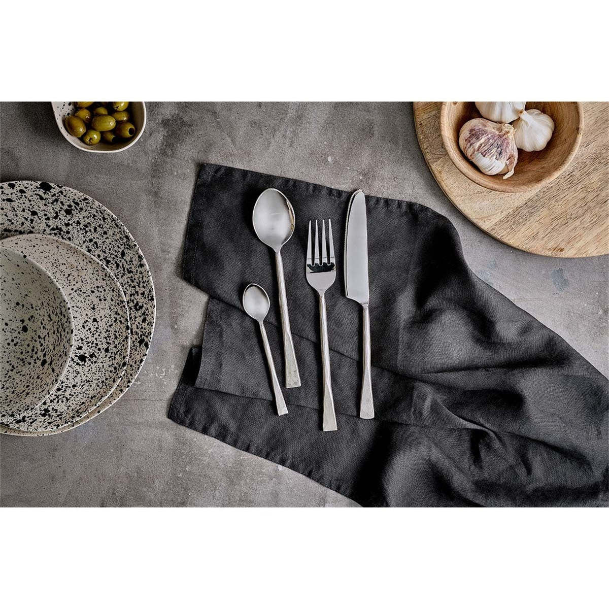 Usa Cutlery Set - Brushed Silver - Set of 16