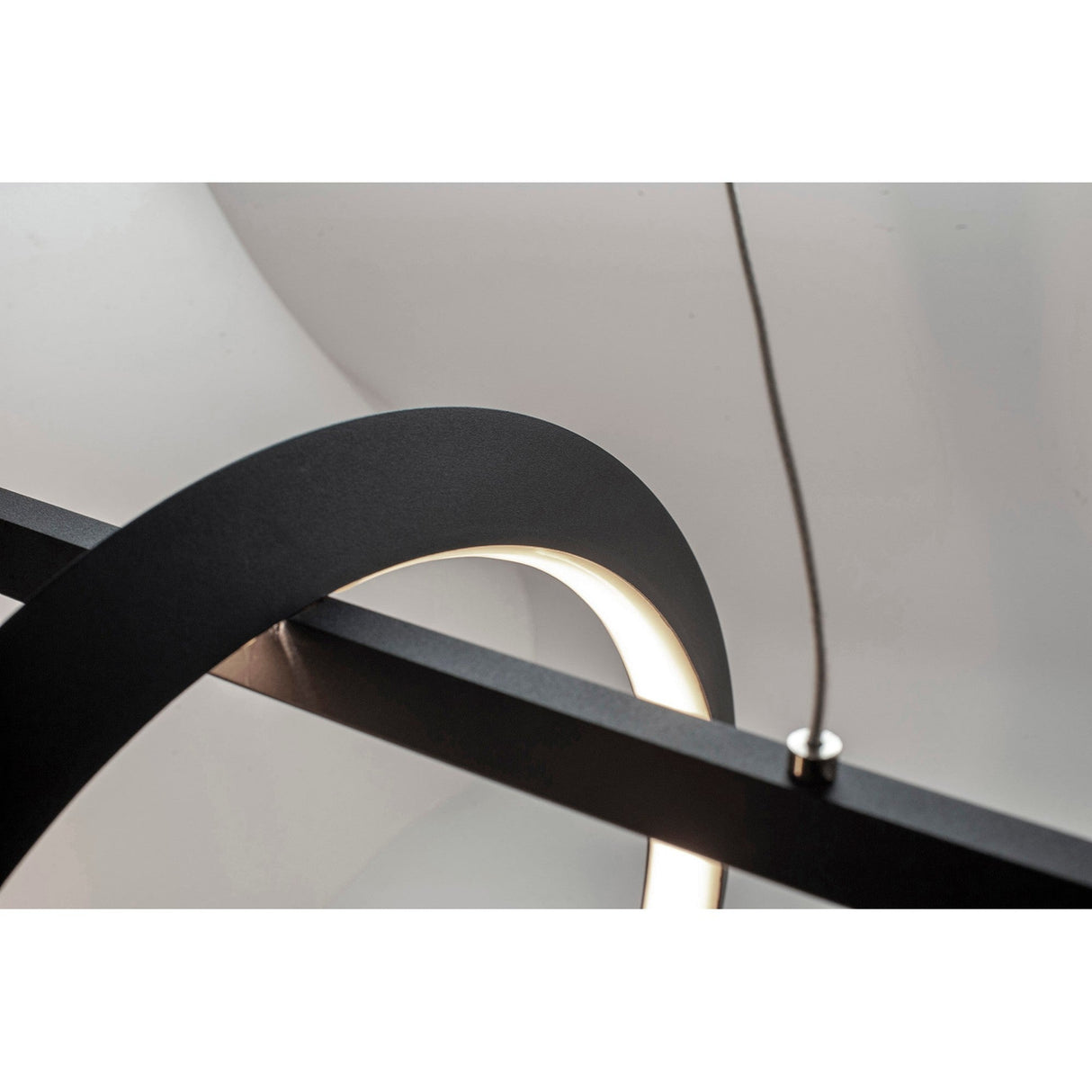 Kitesurf Loop Under LED Linear Suspension Light - Black