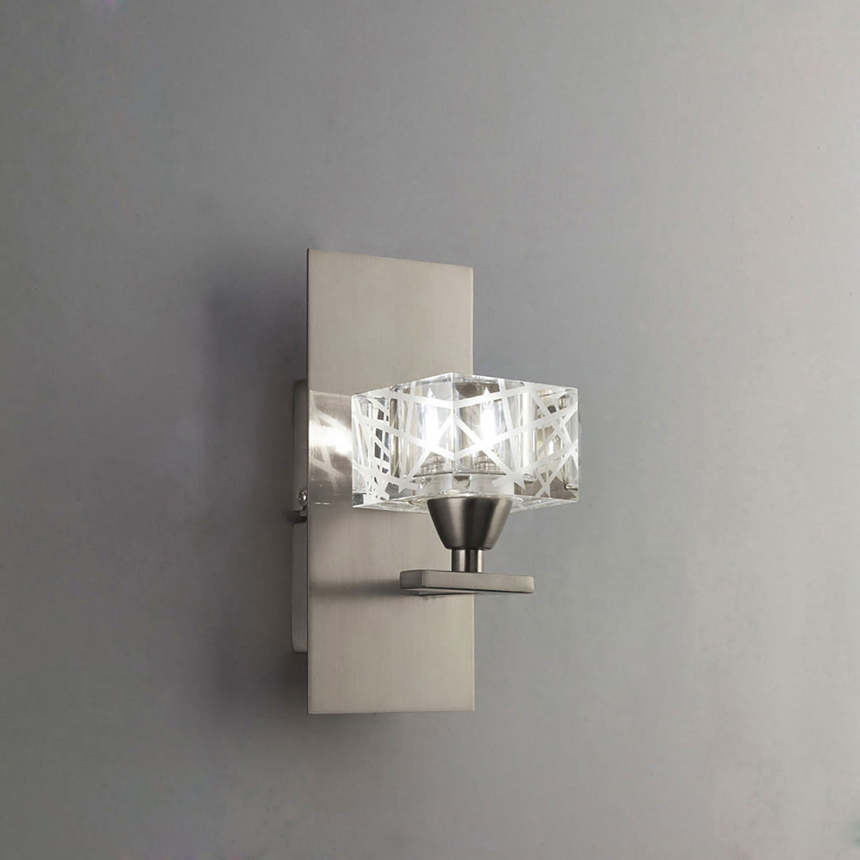 Zen 1 Light Wall Light With Switch - Satin Nickel