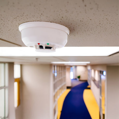 Box packaging for MAGDUO2T, a fire alarm kit by ESP. It includes image of the control panel and detectors. The design features red and grey accents with product information and logos.