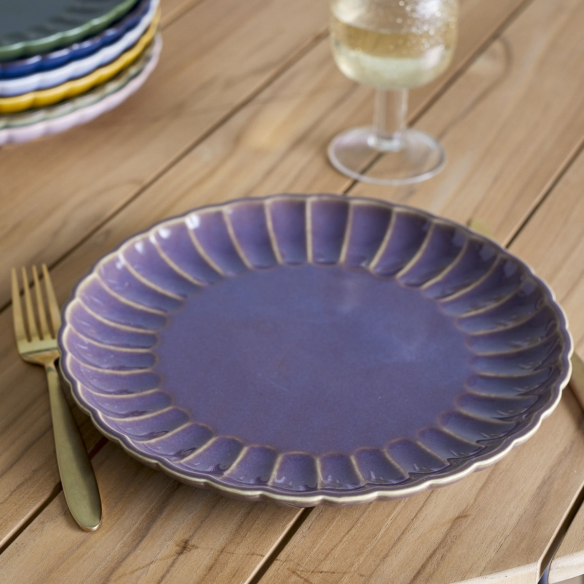 Latina Wavy Stoneware Dinner Plate - Purple