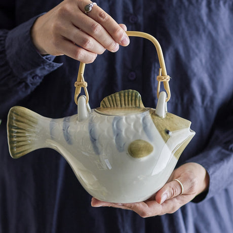 Wrenna Fish Stoneware Teapot with Strainer 800ml - Cream
