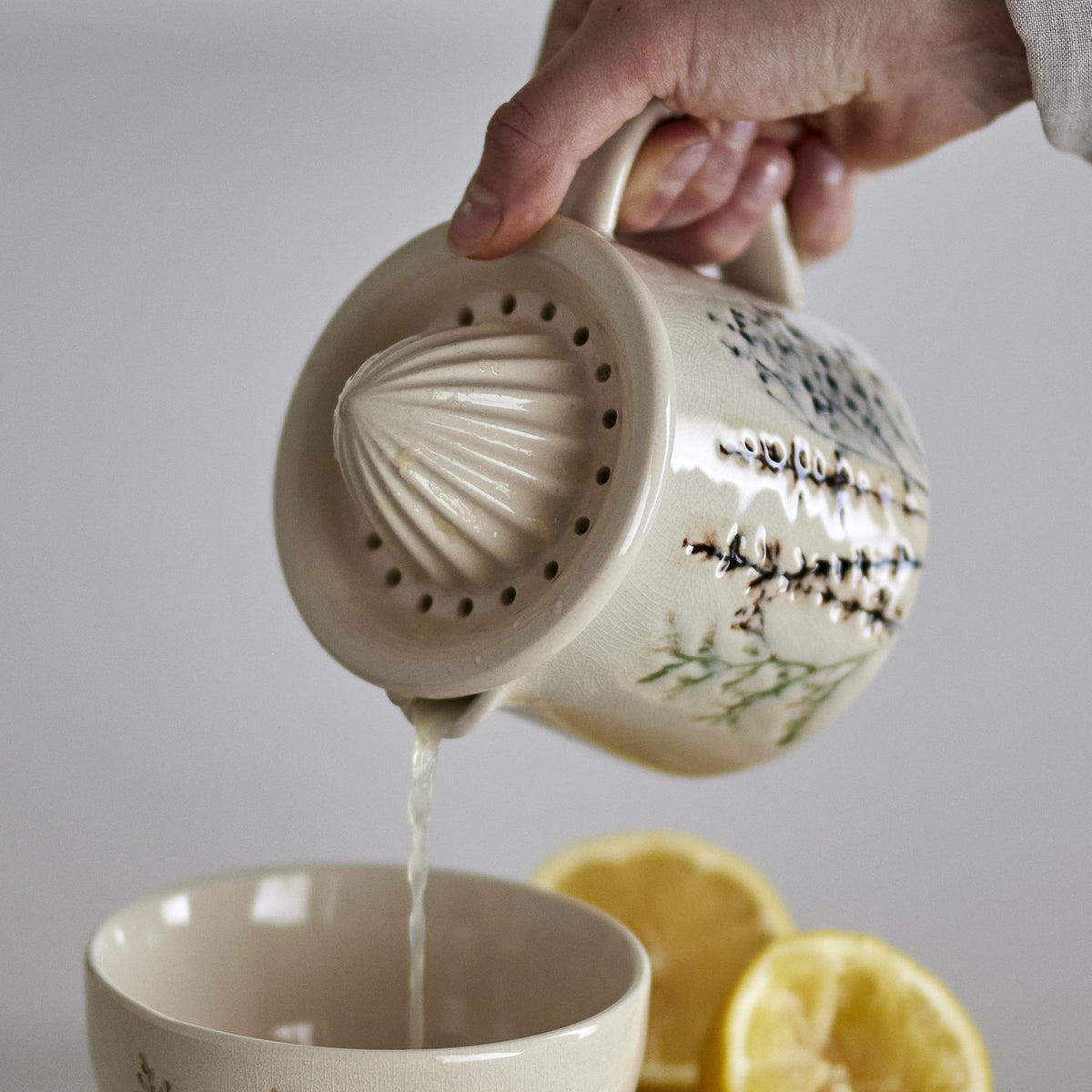 Bea Floral Stoneware Lemon Squeezer - Cream