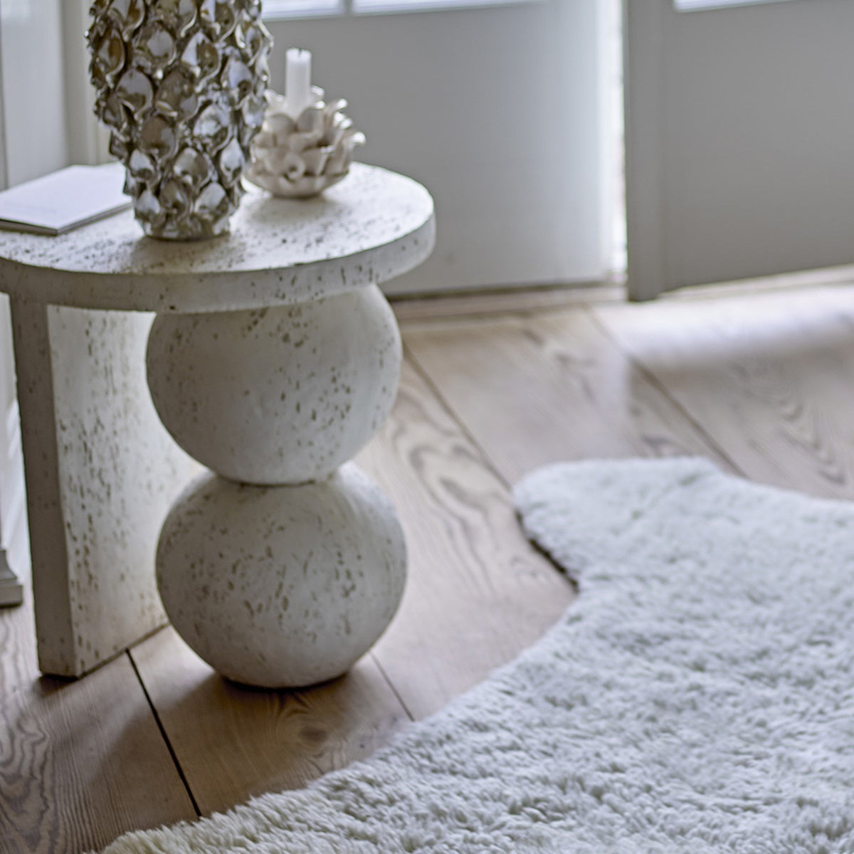 Tally Round Resin Side Table - White