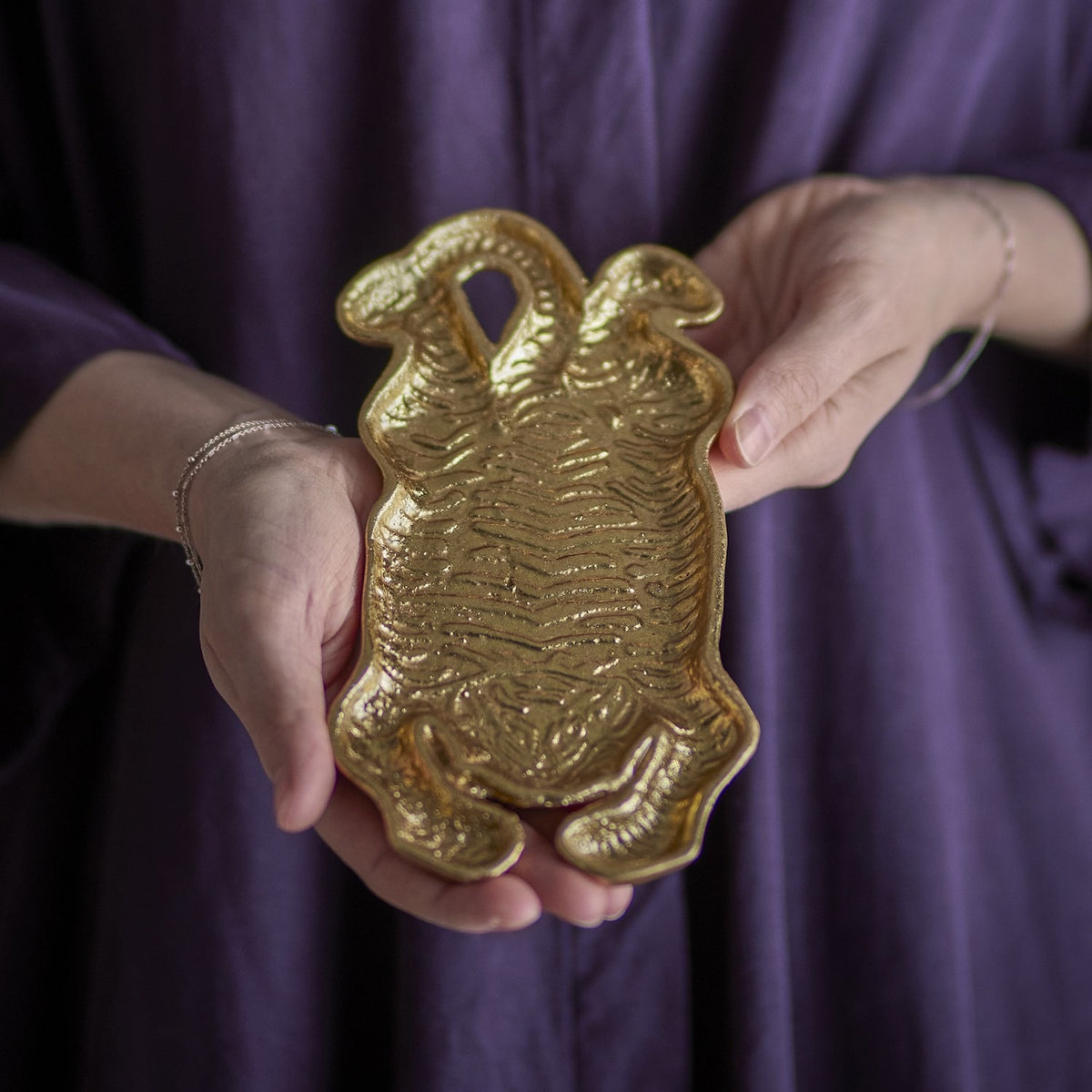 Lester Tiger Cast Iron Tray - Gold
