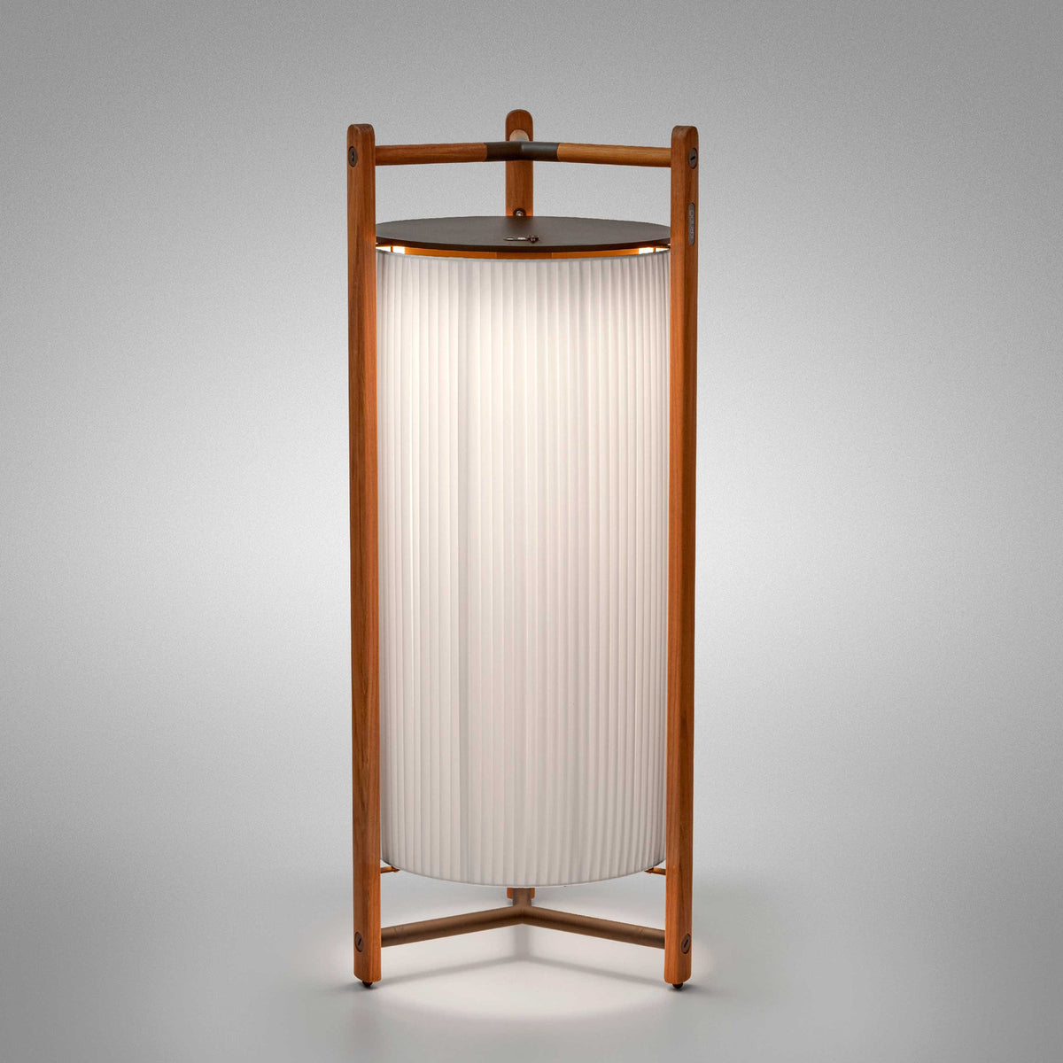 Kando P/111/R rechargeable floor lamp with pleated white ribbon cylinder shade, dark top disc, and wooden tripod frame on a plain light background.
