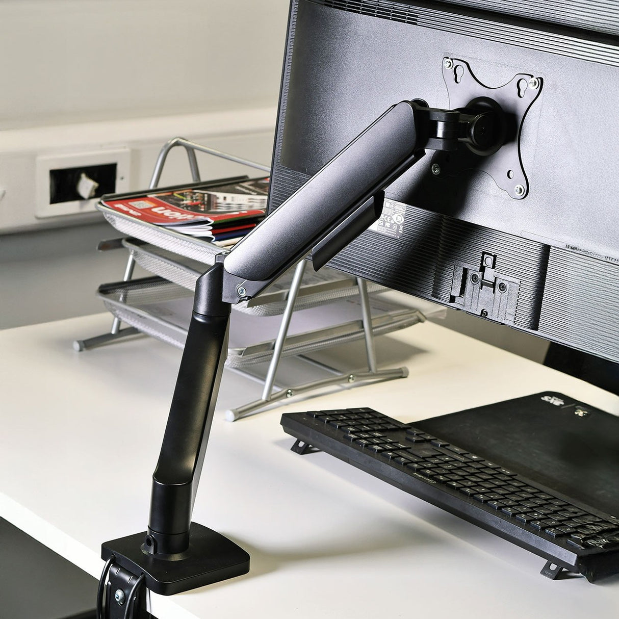 AV:Link Full Motion Gas Spring Monitor Arm with USB Hub