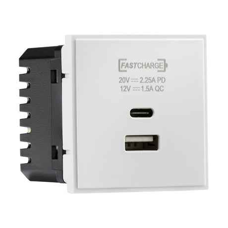 This white Dual USB wall charger, measuring 50 x 50 mm, is crafted with durable polycarbonate and features Fast Charge technology. It includes both USB-C and USB-A ports, supporting efficient power delivery with 20V at 2.25A PD and 12V at 1.5A QC specifications for your devices.