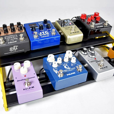 NU-X NPB-M Medium Bumblebee two-tier anodised aluminium pedalboard by AVSL, yellow frame holding assorted NUX guitar pedals across upper and lower decks.