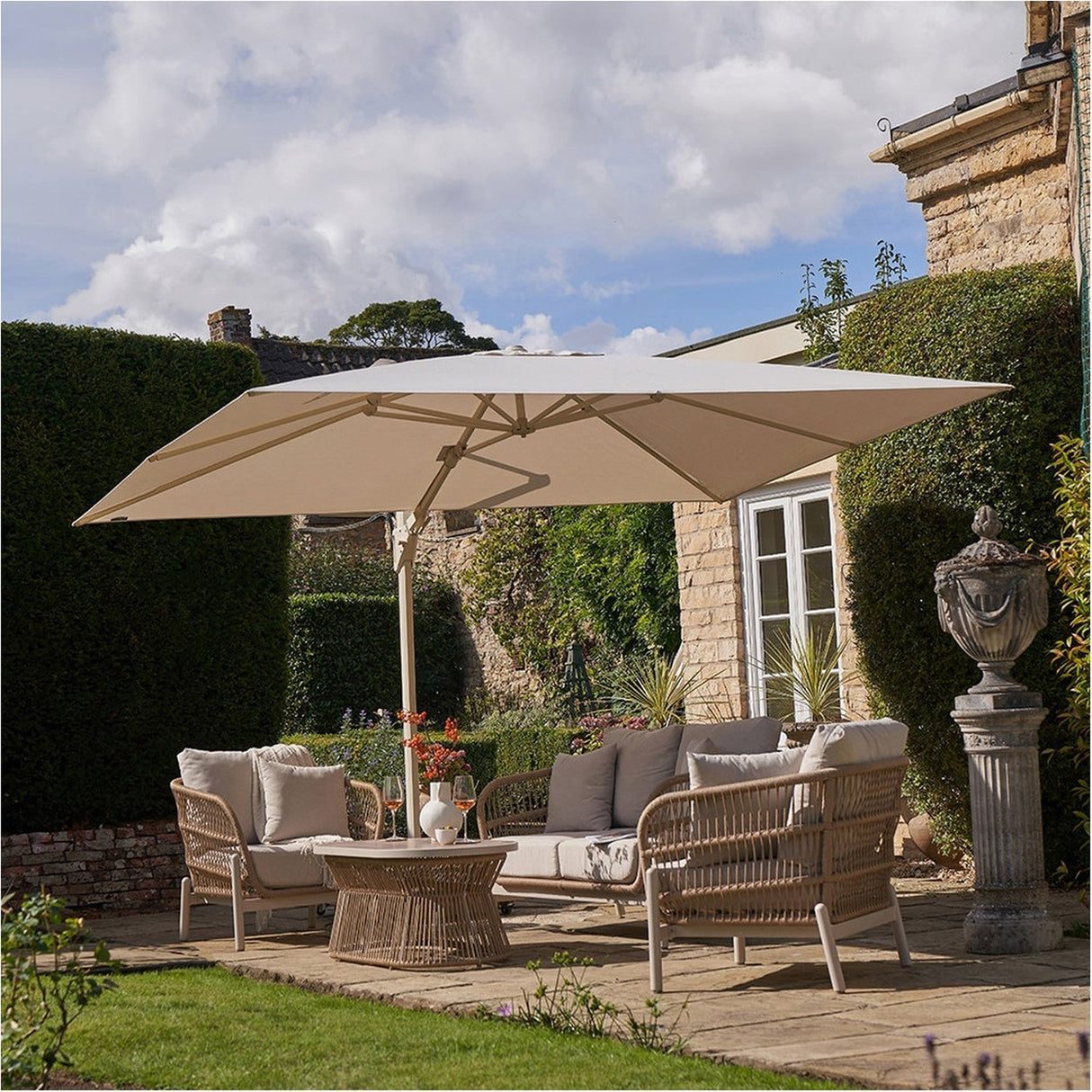 Challenger T2 3.5 X Rectangular Sandstone / Champagne Parasol