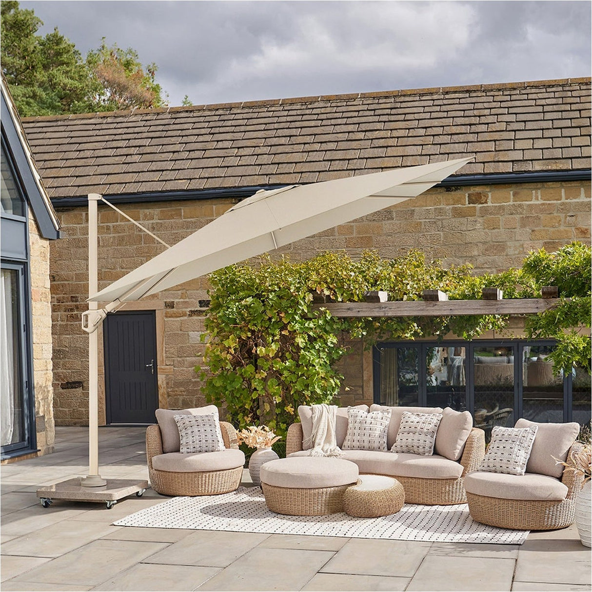 Challenger T2 2.6 X Rectangular Premium Sandstone / Champagne Parasol