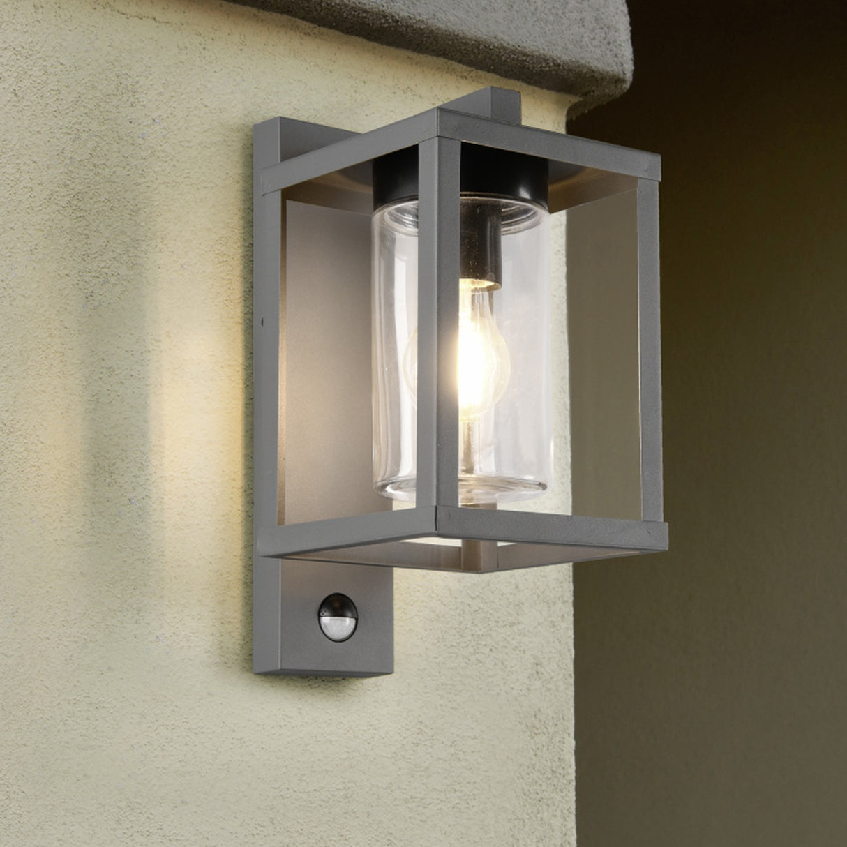 Lunga PIR Outdoor Wall Light – Anthracite