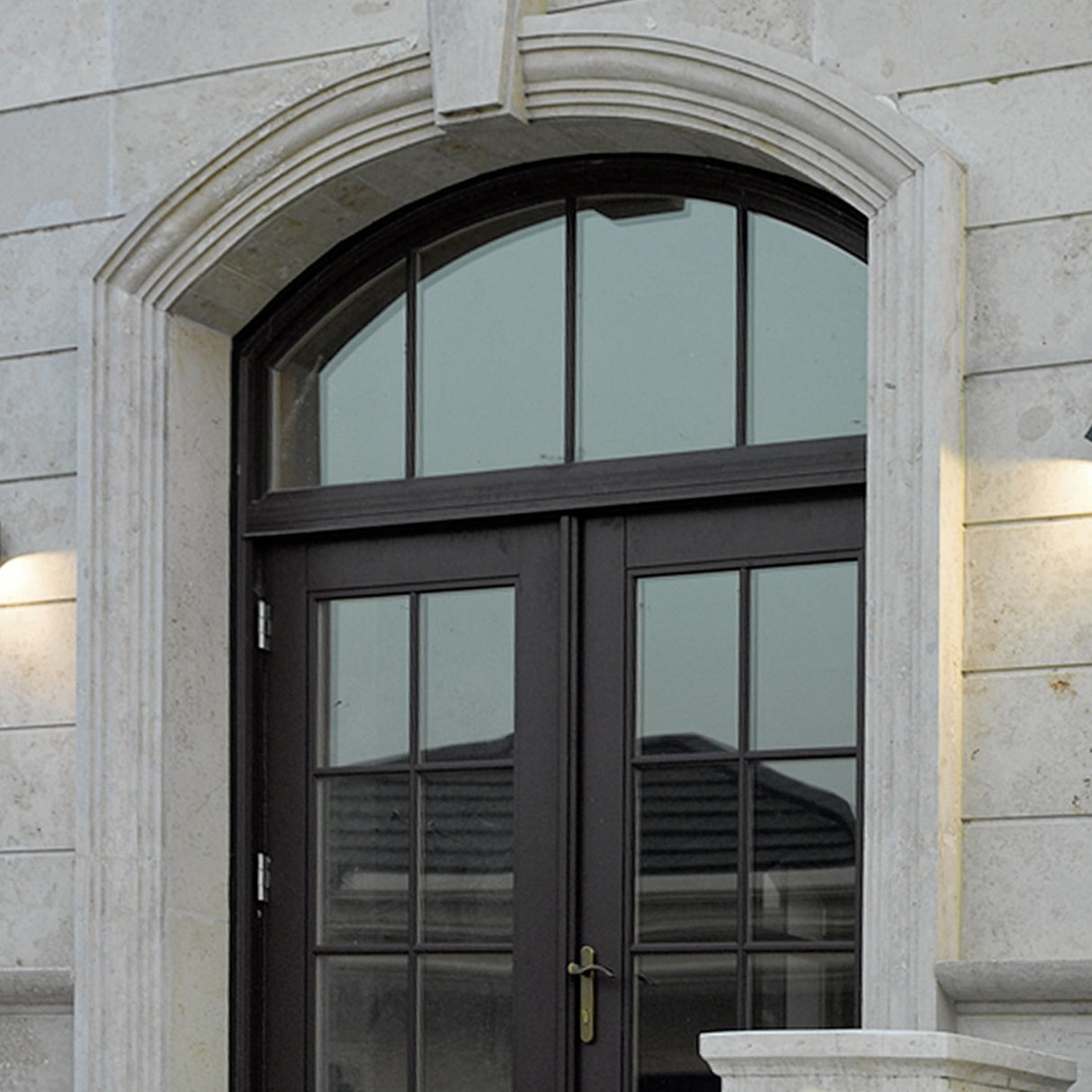 Tiber LED Glass Outdoor Wall Light – Anthracite