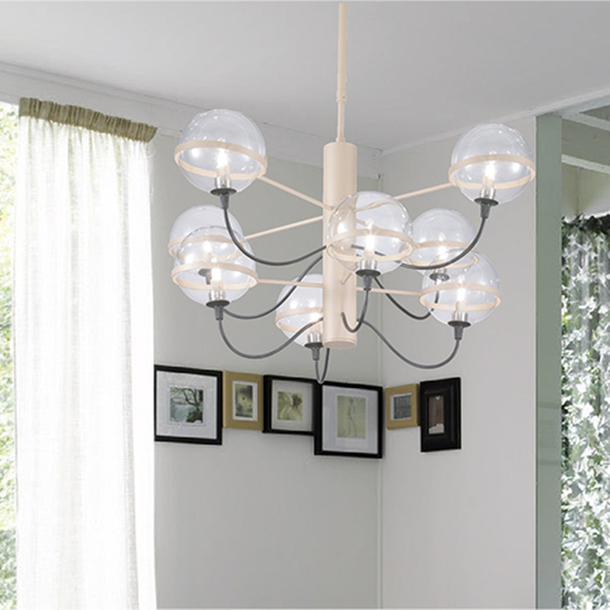 Giro 8 Light Globe Glass Chandelier