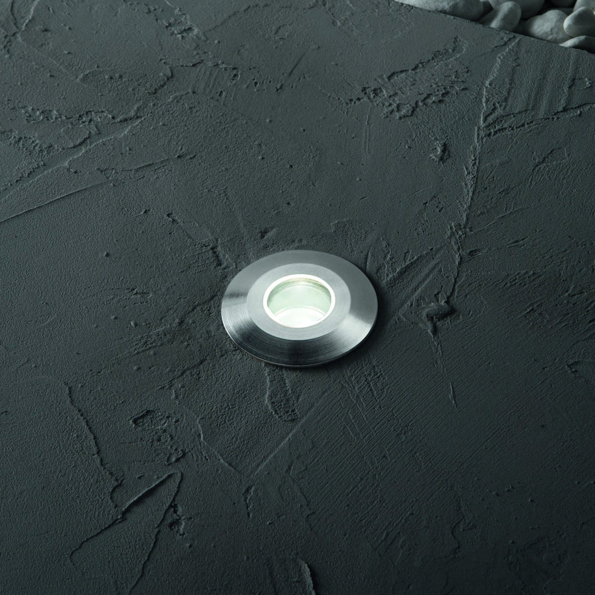 Rocket In-Ground Light 40mm 3000K - Steel in situ