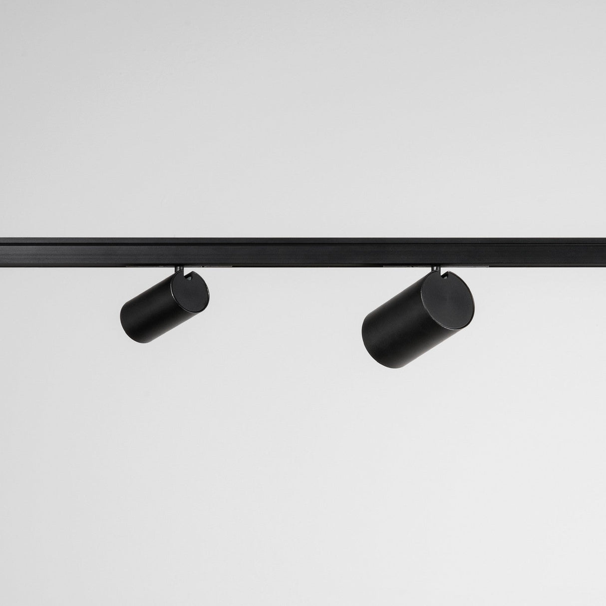 Deva Track Spotlight 2.5W - Black in situ