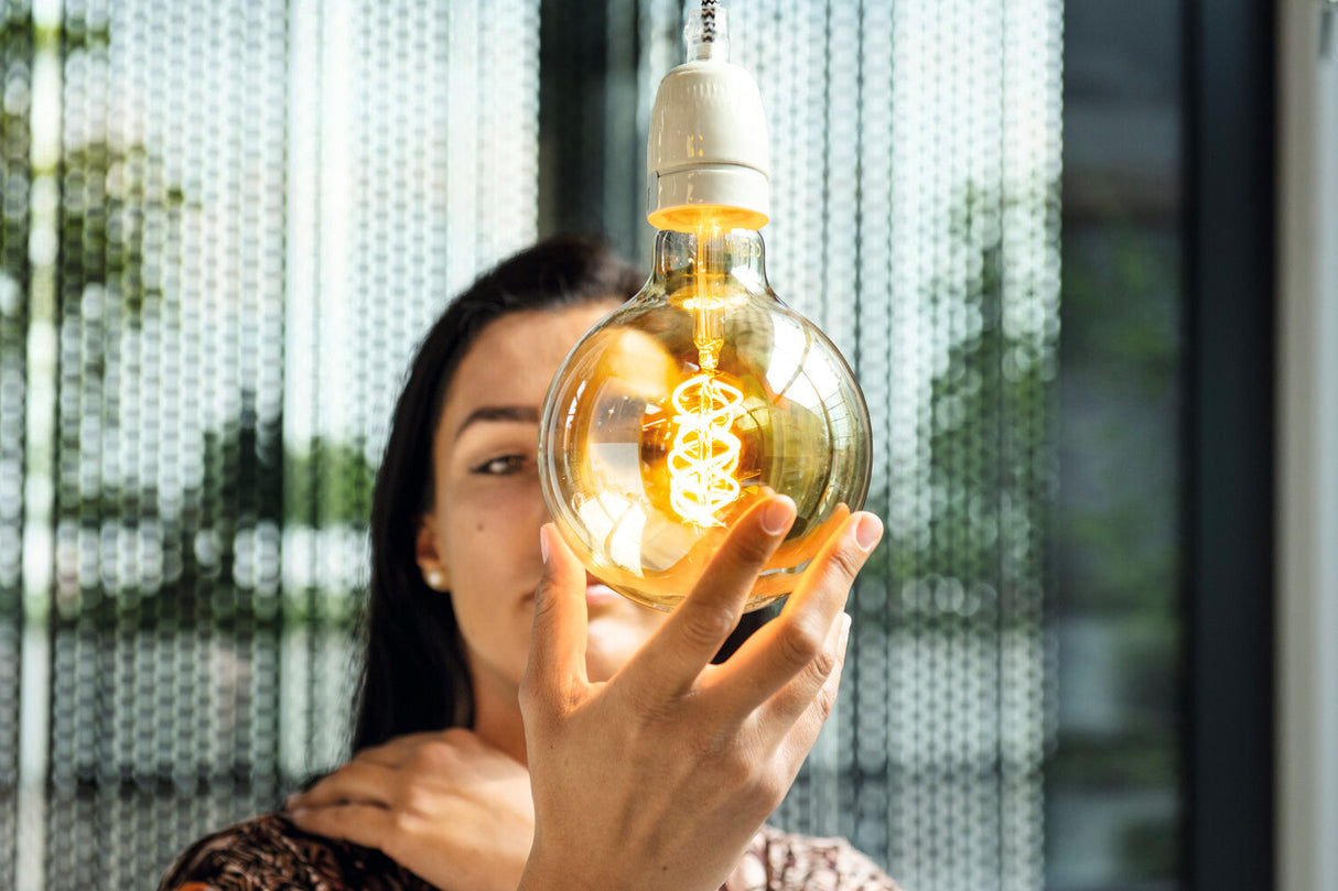 G125 4W Globe Filament LED Bulb E27 - Warm White