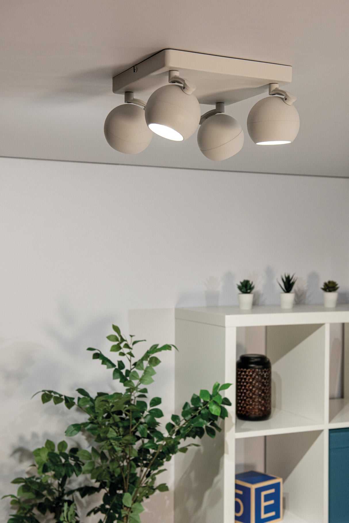 Galoba 240x240 4x GU10 Round Ceiling Light - White