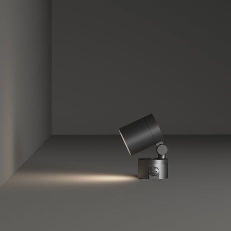 O-Zone Outdoor Spotlight 19W - Black in situ