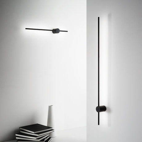 Essence Wall Light 2700K - Black in situ