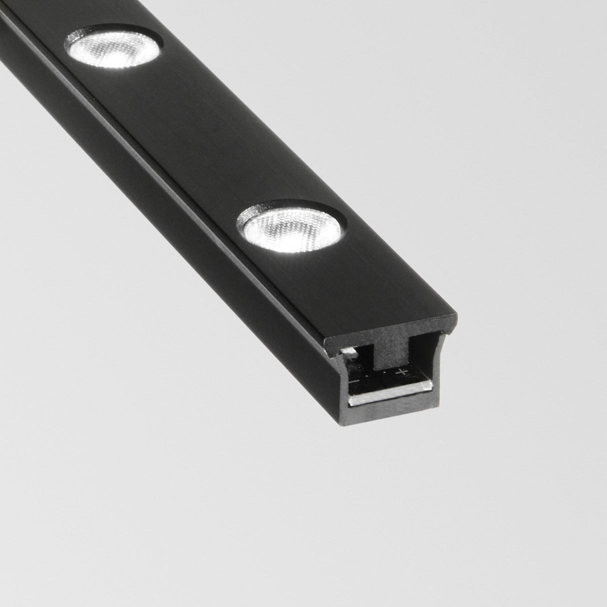 Stick Track Accent Light 6W - Black in situ