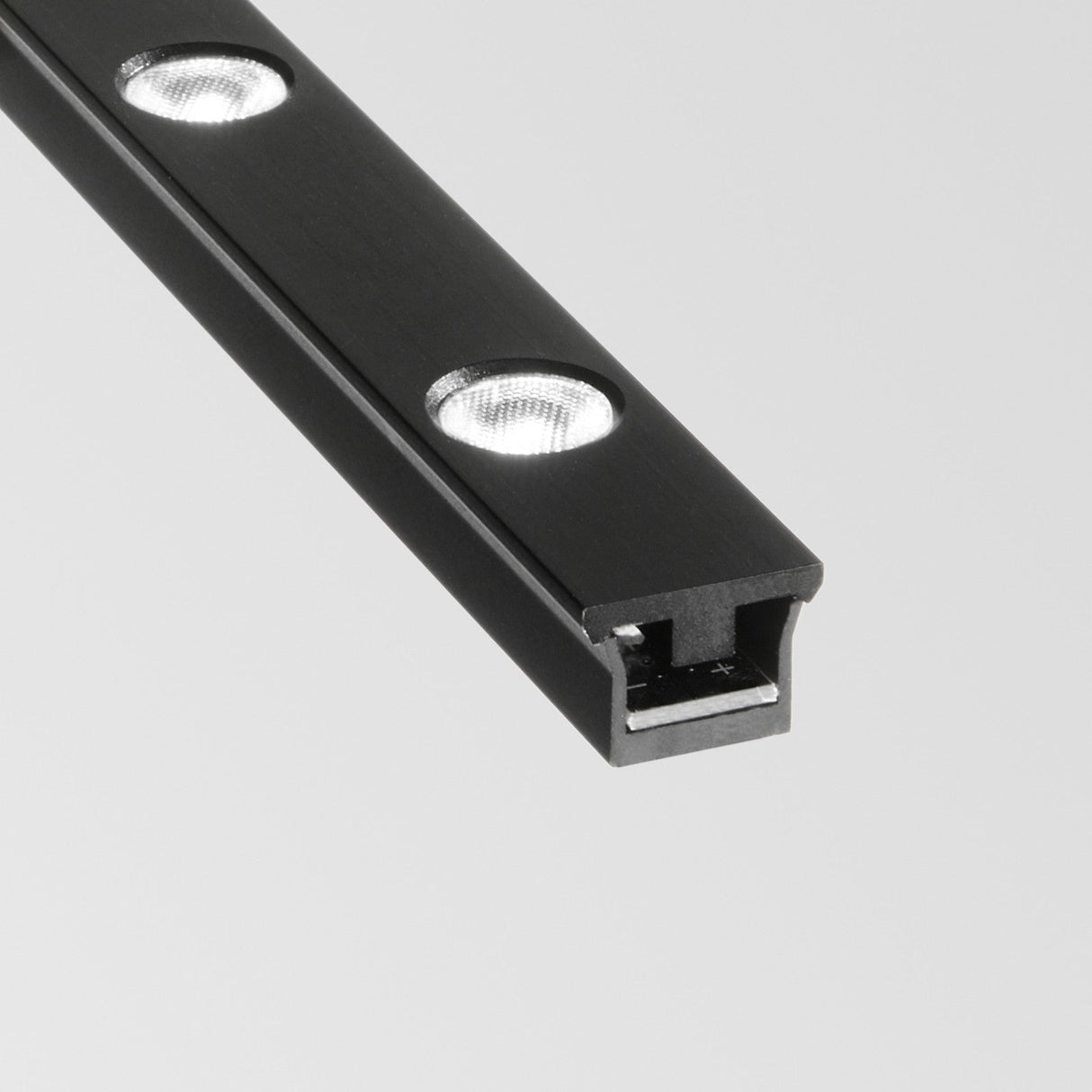 Stick Track Accent Light 12W - Black in situ