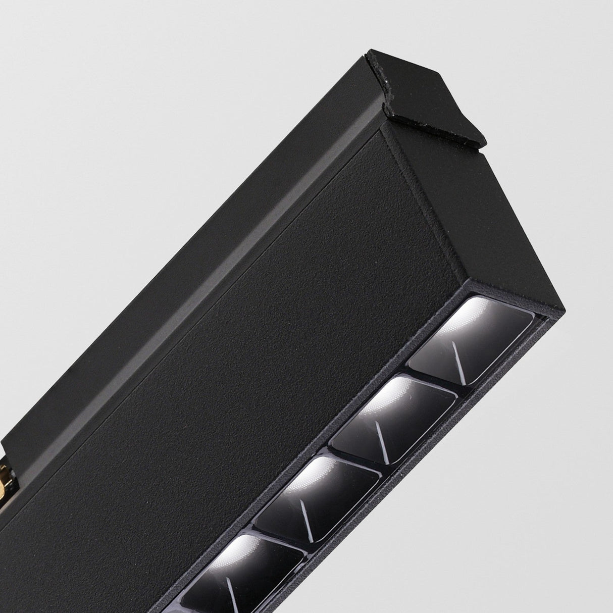 Stick Track Accent Light 16W 2700K - Black in situ