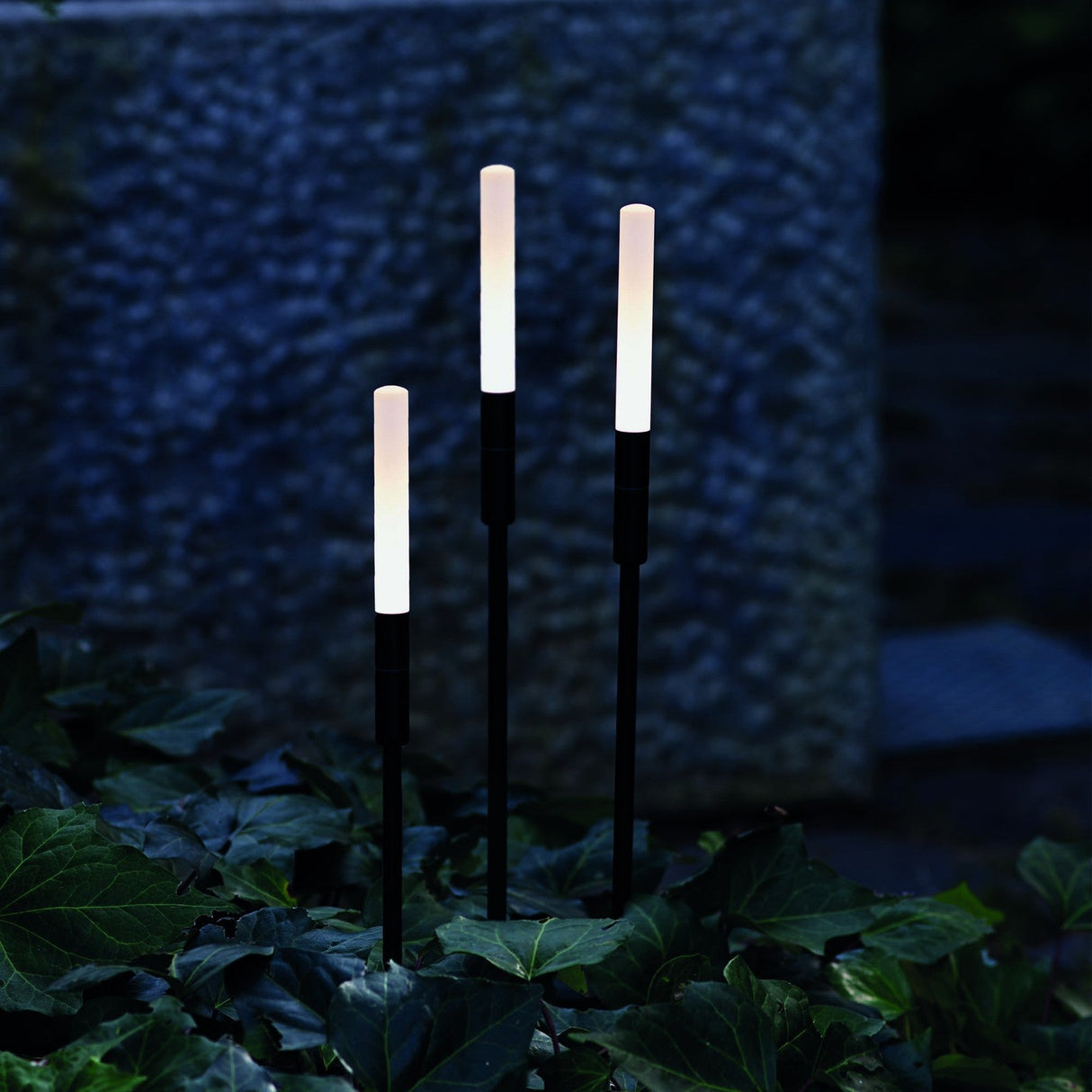 Twiggy Sphere Garden Spike Light 900mm - Coffee in situ