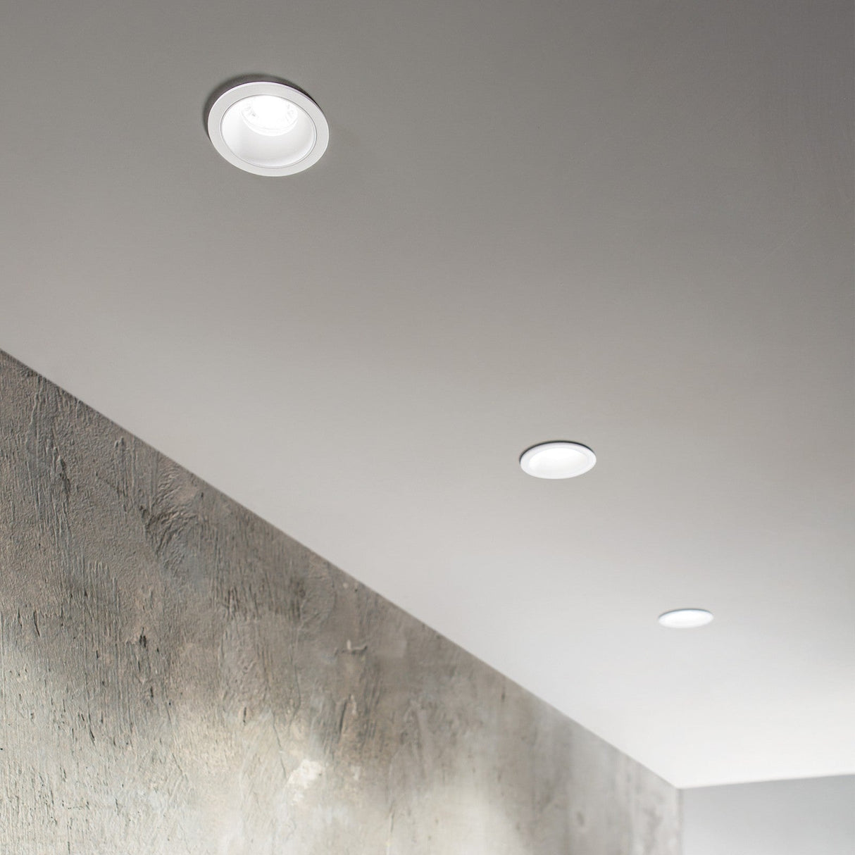 Game Round Downlight 5W - Black & Gold in situ