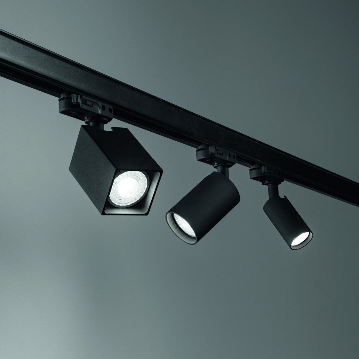 Dynamite 3-Phase Mini Round Track Spotlight - White in situ