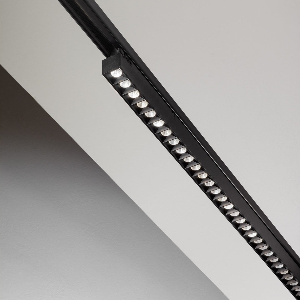 Display Accent Linear Track Light 535mm - White in situ