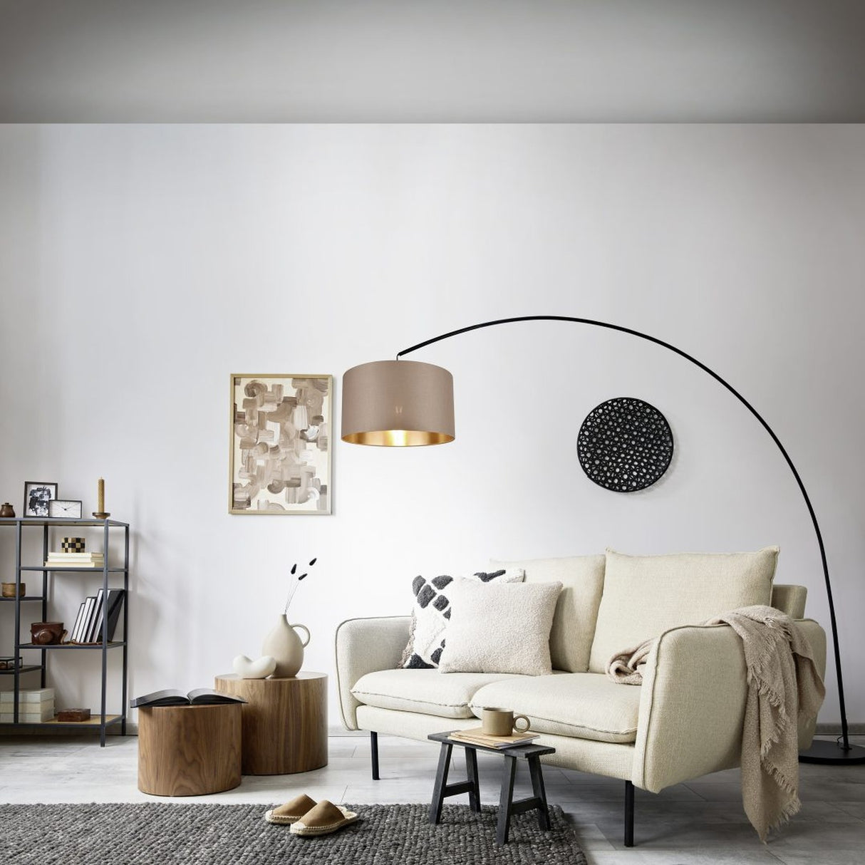 Mansur Arched Floor Lamp – Matt Black