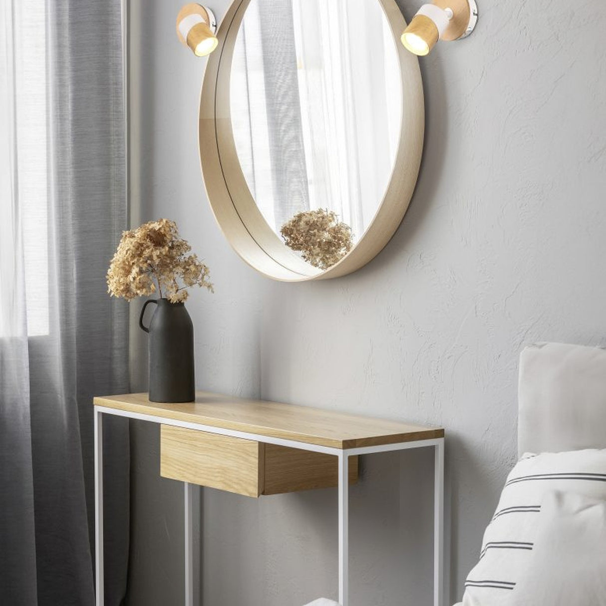 Aruni Natural Spotlight – Wood