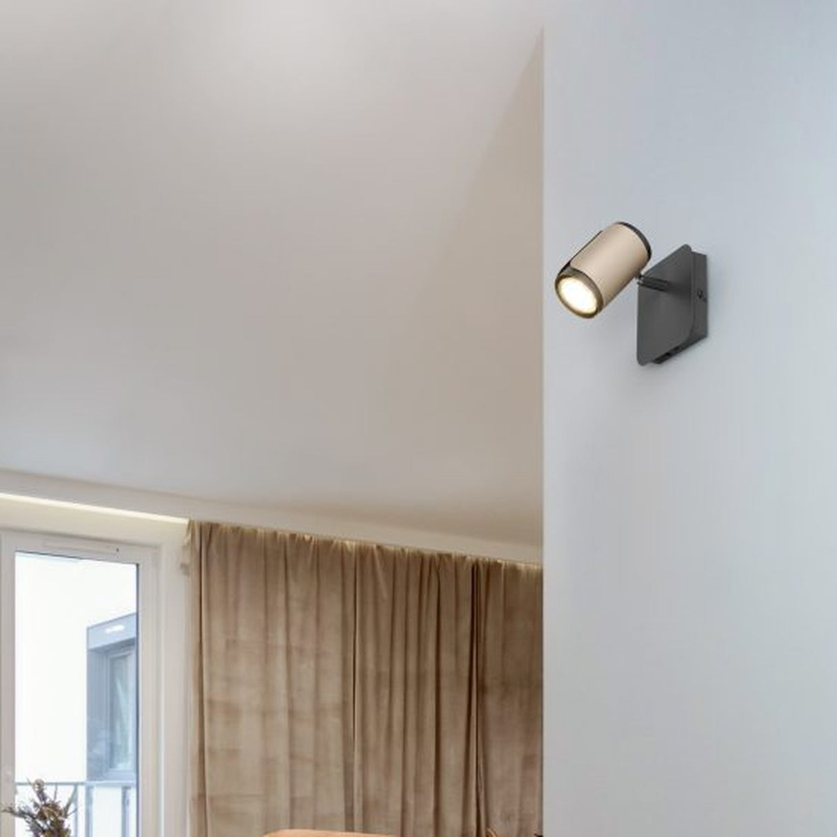 Gillan 3 Light Spotlight – Coffee