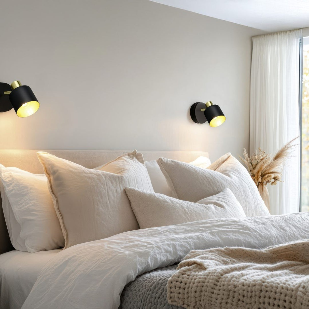 Eva Spotlight – Black & Gold