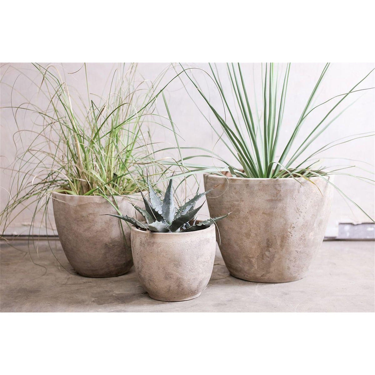 Affiti Medium Clay Planter - Antique Grey