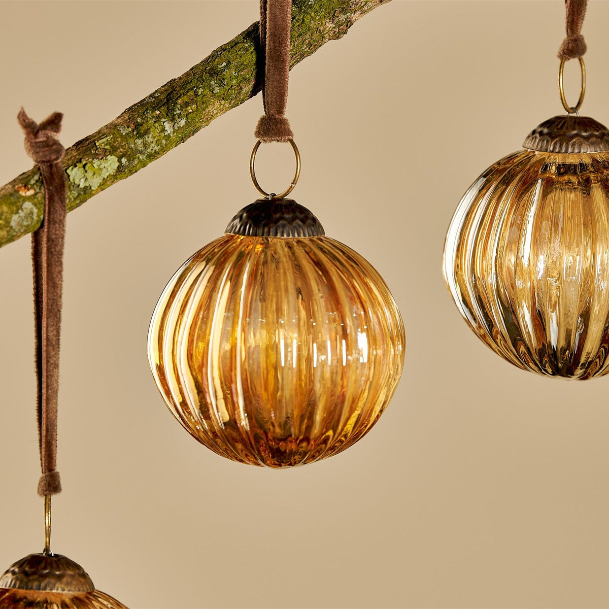 Betini Ribbed Glass Baubles - Gold - Set of 4