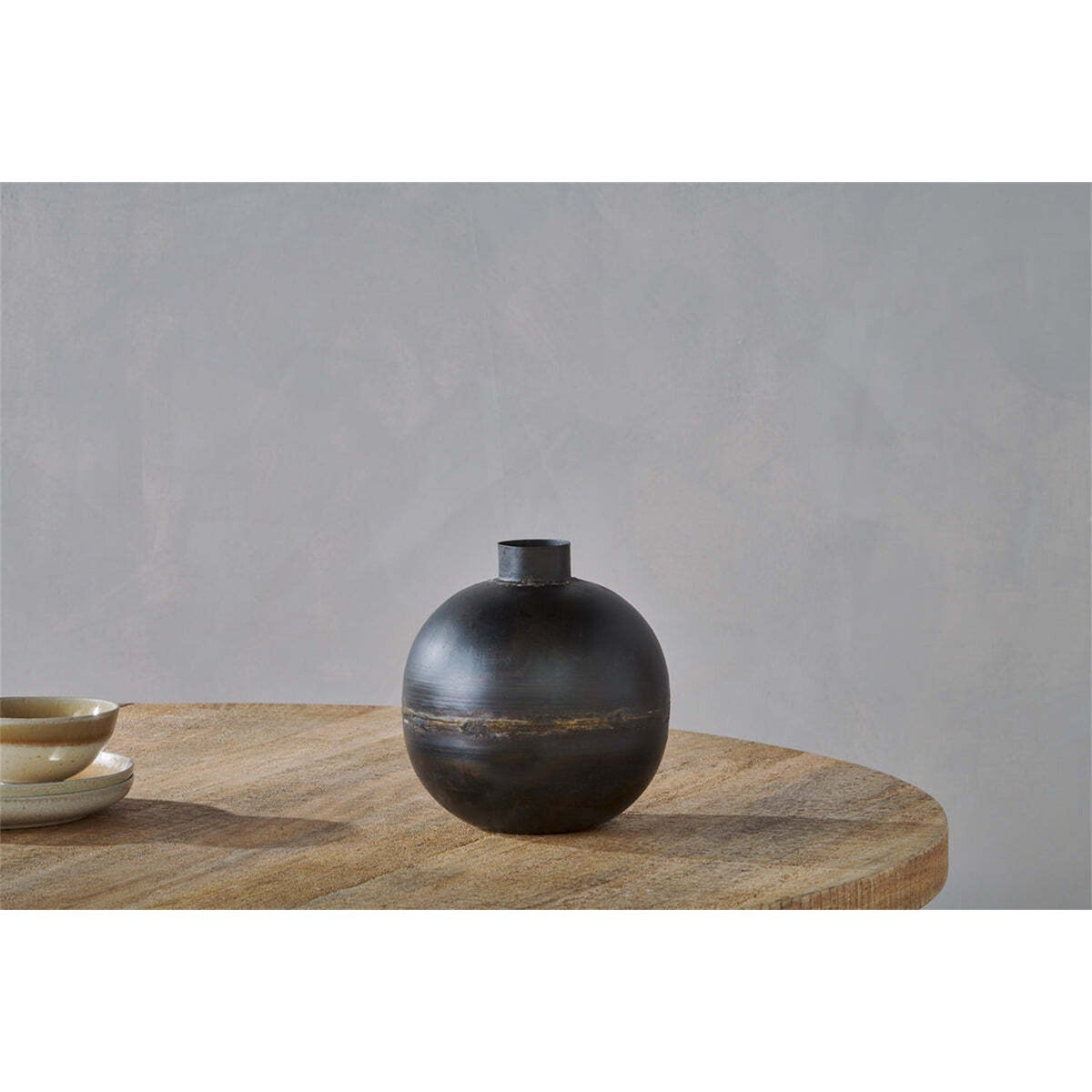 Endo Recycled Iron Vase - Black