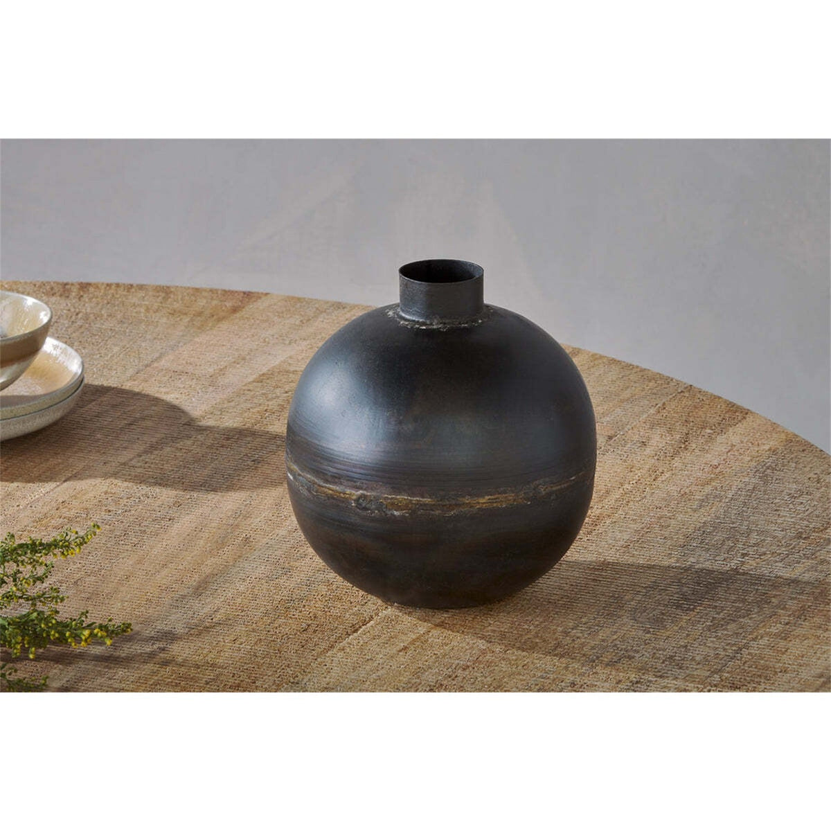Endo Recycled Iron Vase - Black